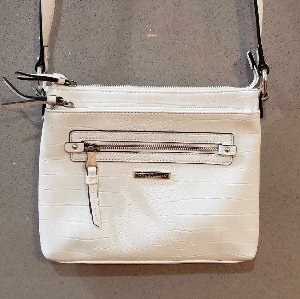 🔥FREE with bundle - Dana Buchman purse